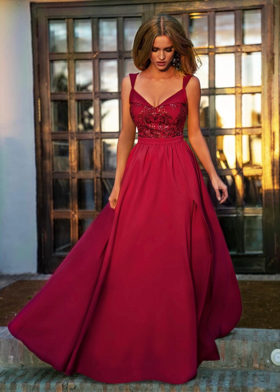 długa sukienka Salma z koronkową górą w kolorze bordo przód