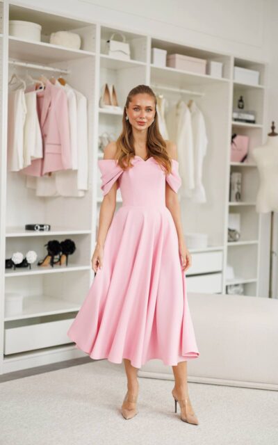 CLEO Sukienka z Opadającymi Ramionami C528 Pudrowy Róż