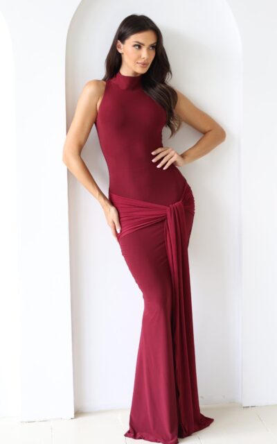 SYNTHIA Sukienka Maxi z Golfem i Wiązanym Szalem na Biodrach Bordowy